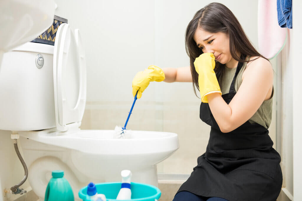 Jak usunąć nieprzyjemny zapach z łazienki